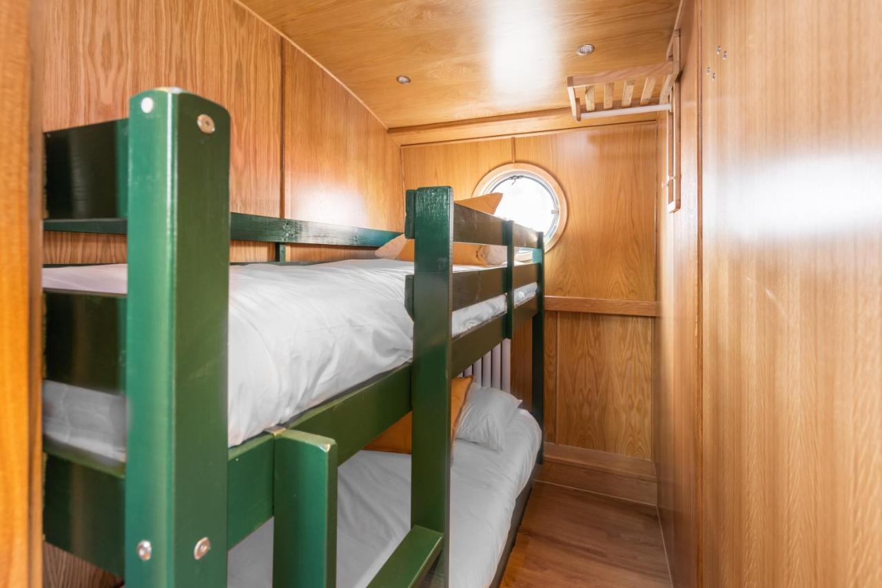 - Houseboats Bateau-hôtel
