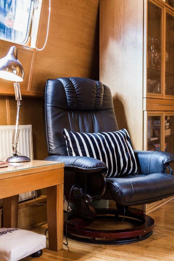 - Houseboats Bateau-hôtel